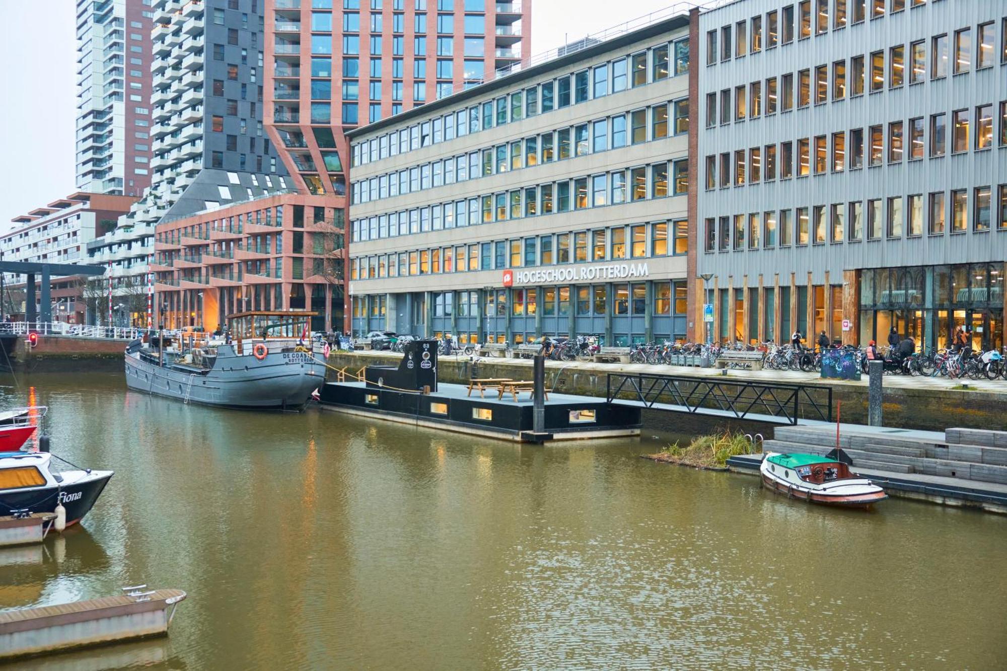 Hotel De Coaster & Aquarium Ponton Rotterdam Exterior foto