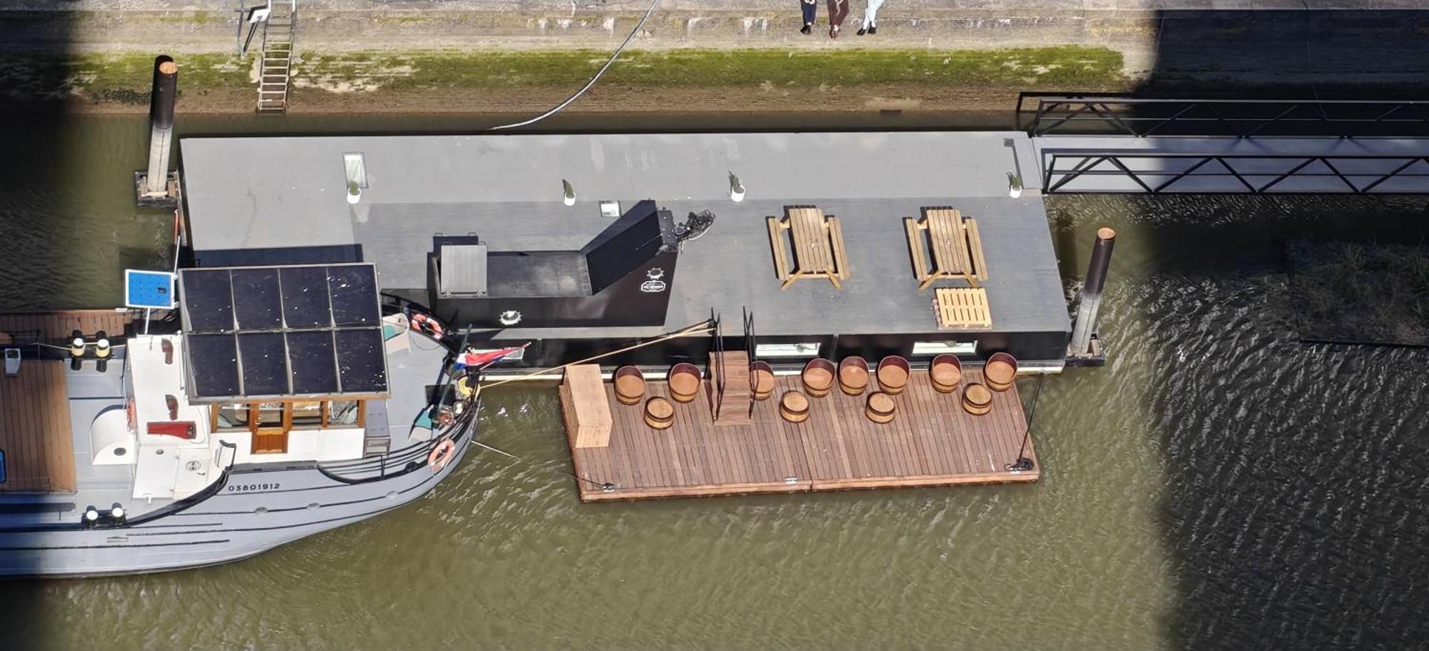 Hotel De Coaster & Aquarium Ponton Rotterdam Exterior foto