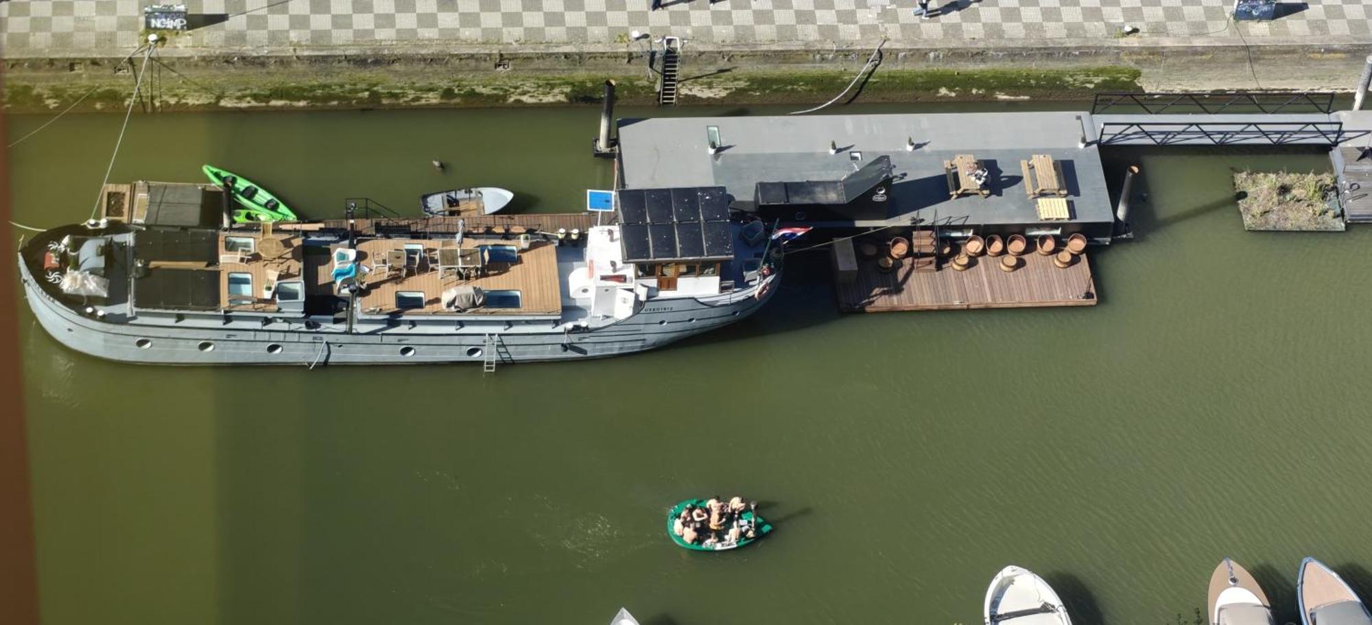 Hotel De Coaster & Aquarium Ponton Rotterdam Exterior foto